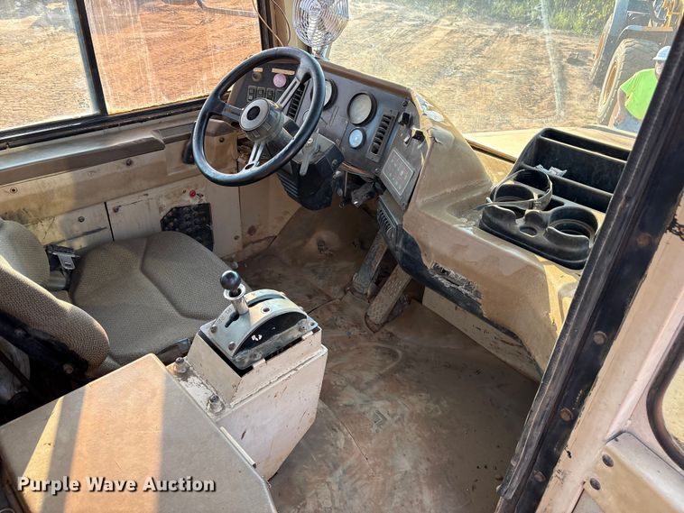 image for item DY0920 1997 Caterpillar D250E articulated haul truck