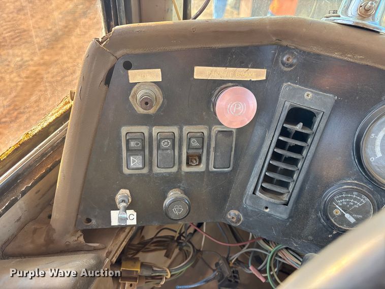 image for item DY0920 1997 Caterpillar D250E articulated haul truck