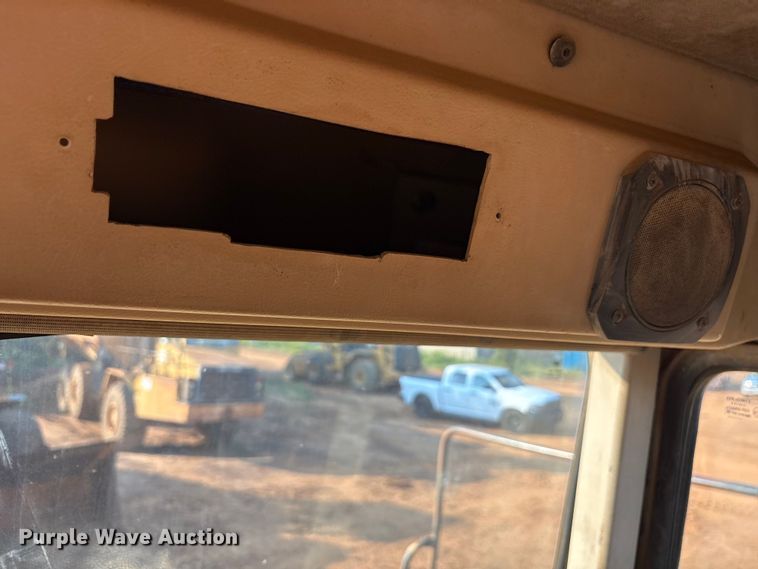 image for item DY0920 1997 Caterpillar D250E articulated haul truck