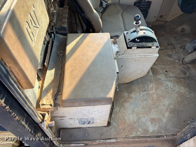 image for item DY0920 1997 Caterpillar D250E articulated haul truck