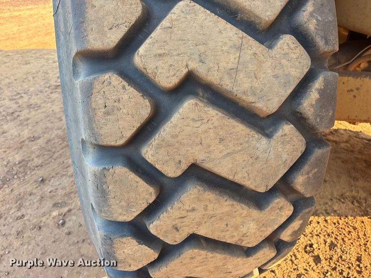 image for item DY0920 1997 Caterpillar D250E articulated haul truck