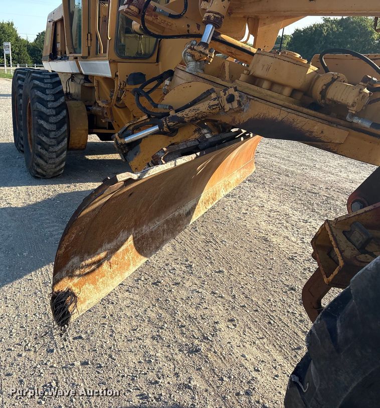 image for item DY0931 1989 Dresser 850 motor grader