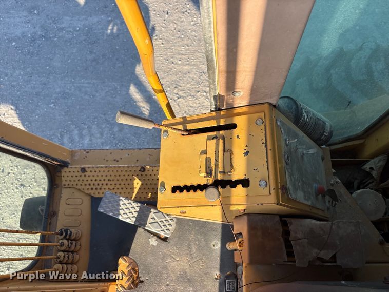 image for item DY0931 1989 Dresser 850 motor grader