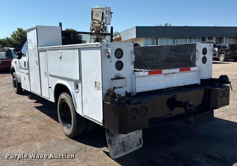 image for item DZ8658 2002 Ford F550 utility / service truck