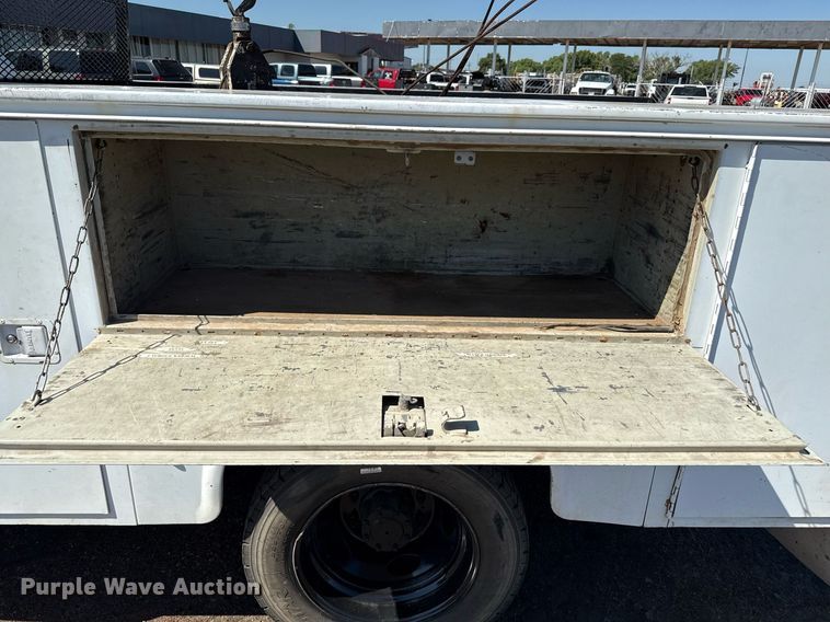 image for item DZ8658 2002 Ford F550 utility / service truck