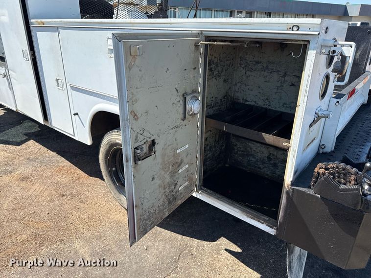 image for item DZ8658 2002 Ford F550 utility / service truck