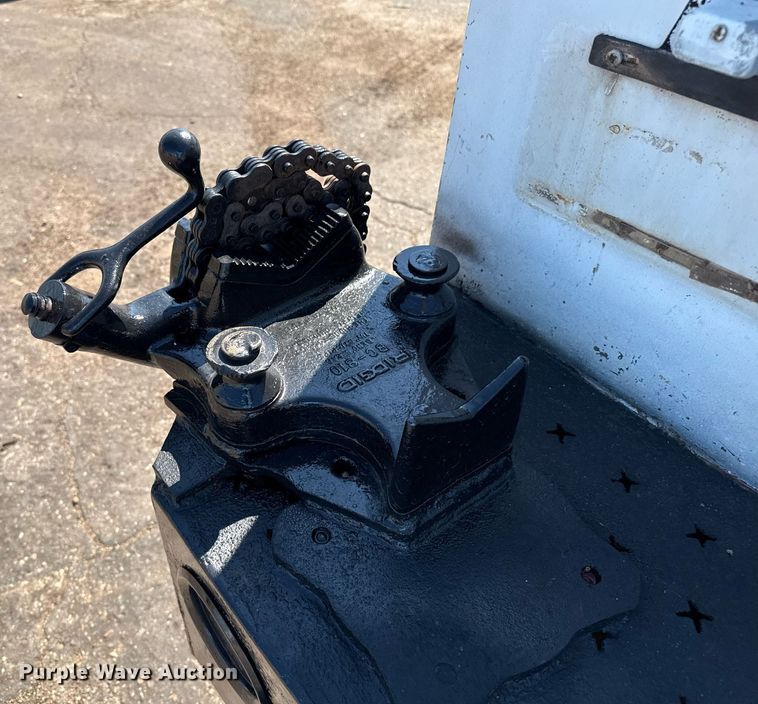 image for item DZ8658 2002 Ford F550 utility / service truck