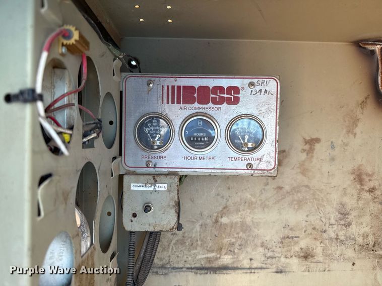 image for item DZ8658 2002 Ford F550 utility / service truck