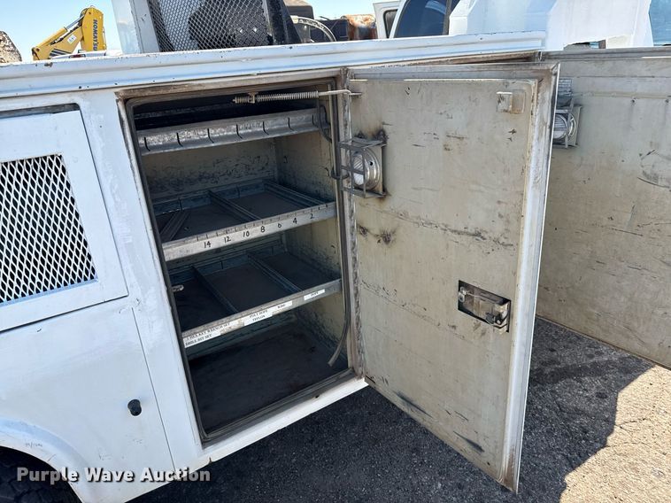 image for item DZ8658 2002 Ford F550 utility / service truck