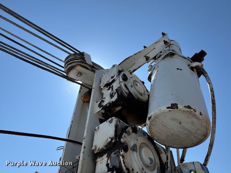 image for item DZ8658 2002 Ford F550 utility / service truck