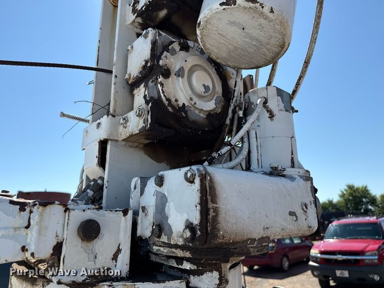 image for item DZ8658 2002 Ford F550 utility / service truck