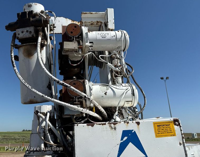 image for item DZ8658 2002 Ford F550 utility / service truck