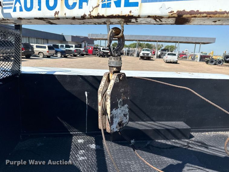 image for item DZ8658 2002 Ford F550 utility / service truck