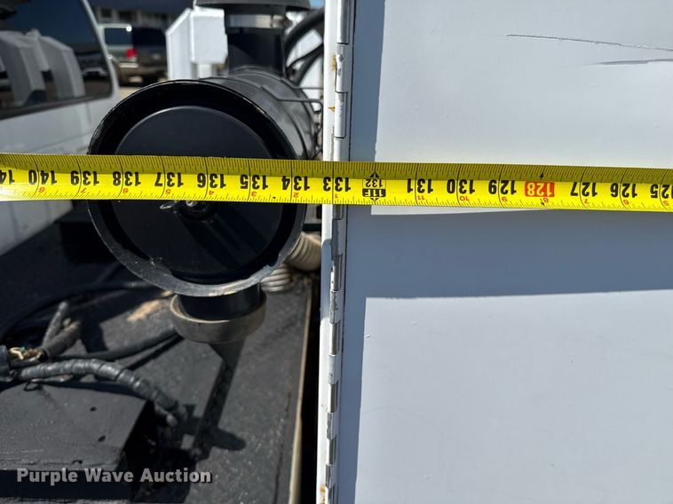 image for item DZ8658 2002 Ford F550 utility / service truck