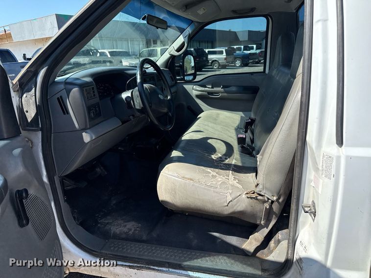 image for item DZ8658 2002 Ford F550 utility / service truck