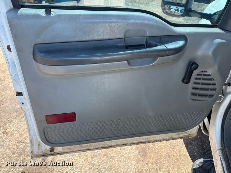 image for item DZ8658 2002 Ford F550 utility / service truck