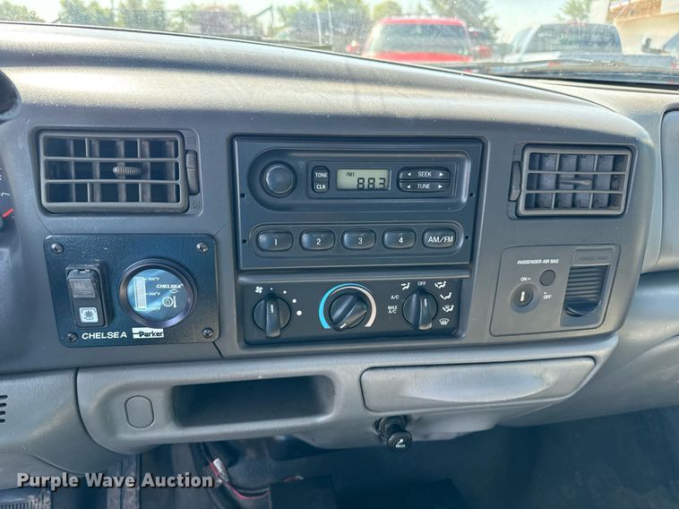 image for item DZ8658 2002 Ford F550 utility / service truck