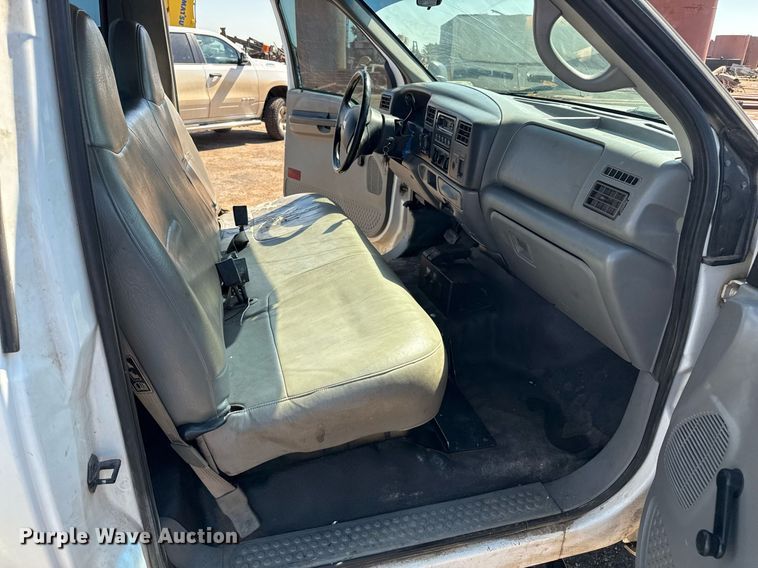 image for item DZ8658 2002 Ford F550 utility / service truck