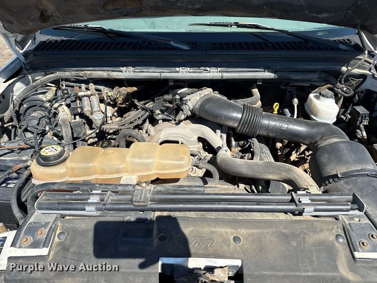 image for item DZ8658 2002 Ford F550 utility / service truck