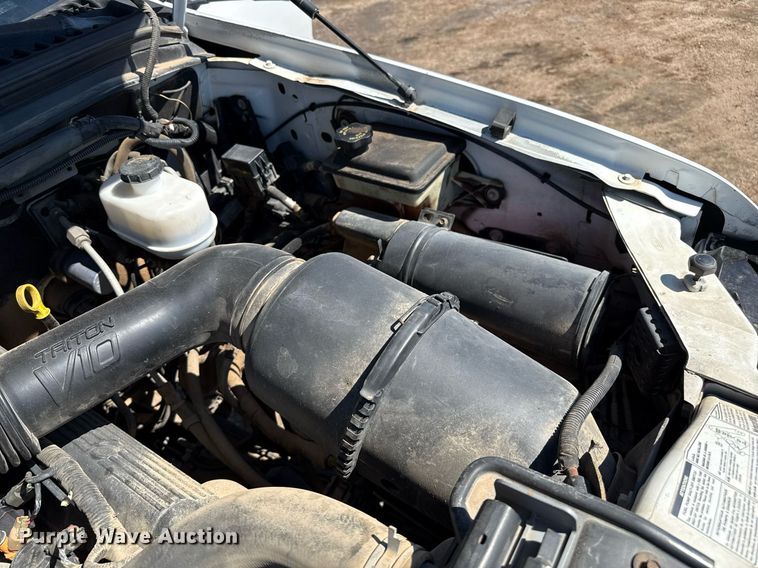 image for item DZ8658 2002 Ford F550 utility / service truck