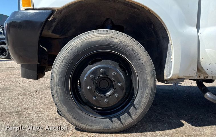 image for item DZ8658 2002 Ford F550 utility / service truck