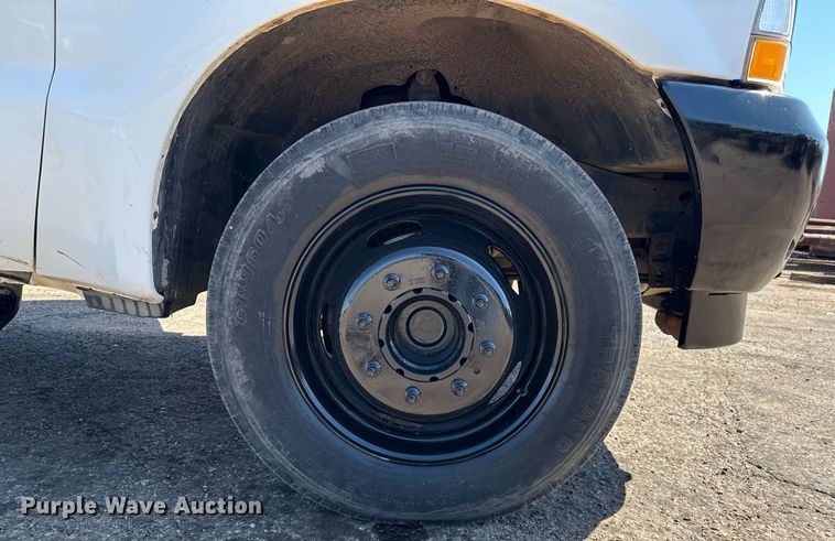 image for item DZ8658 2002 Ford F550 utility / service truck