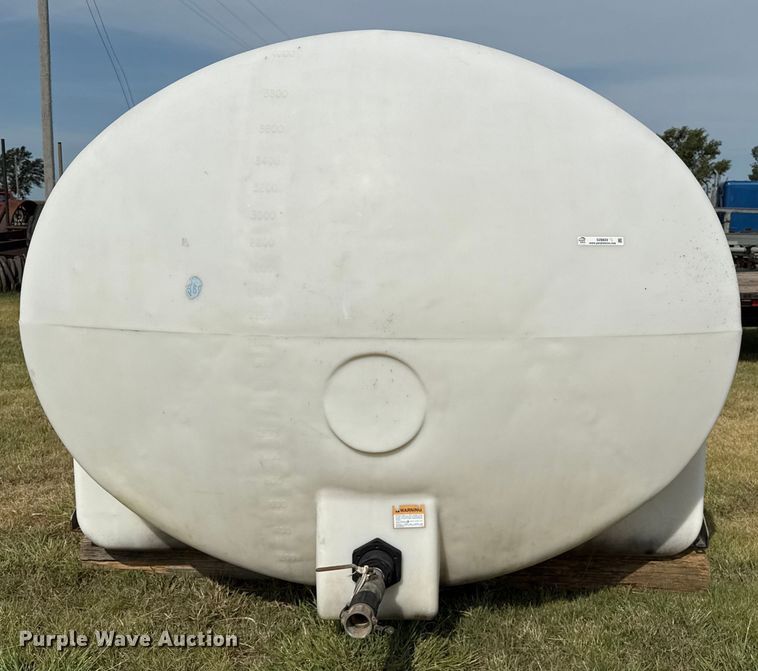 image for item DZ8820 4,000 gallon poly tank