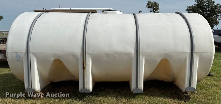 image for item DZ8820 4,000 gallon poly tank