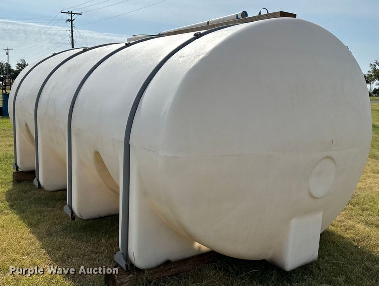 image for item DZ8820 4,000 gallon poly tank