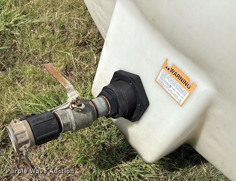 image for item DZ8820 4,000 gallon poly tank