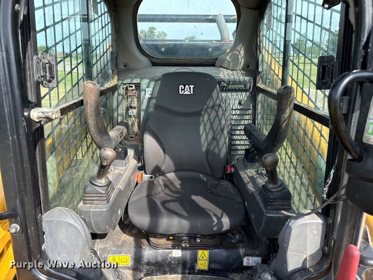 image for item DZ8825 2023 Caterpillar 299D3 tracked skid steer loader