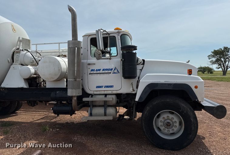 image for item DZ8828 1998 Mack RD690S ready mix truck