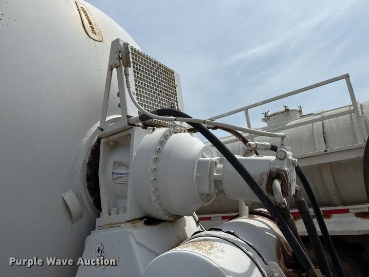 image for item DZ8828 1998 Mack RD690S ready mix truck