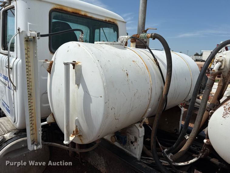 image for item DZ8828 1998 Mack RD690S ready mix truck