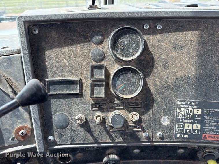 image for item DZ8828 1998 Mack RD690S ready mix truck