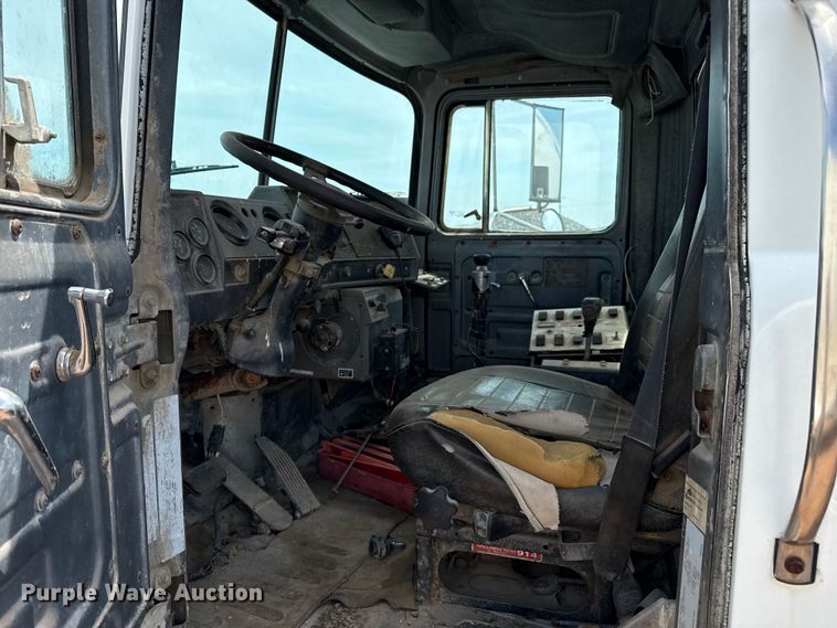 image for item DZ8830 1999 Mack RD690S ready mix truck