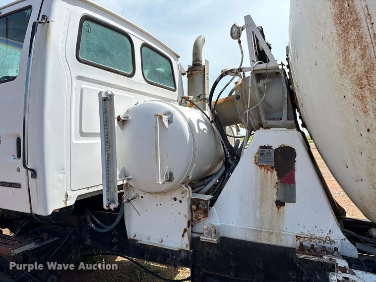 image for item DZ8831 1999 Sterling L-Line ready mix truck