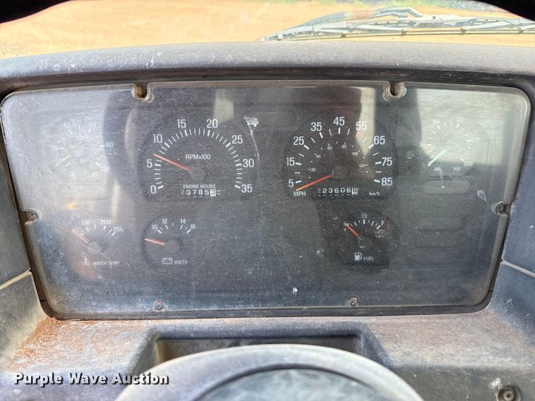 image for item DZ8831 1999 Sterling L-Line ready mix truck