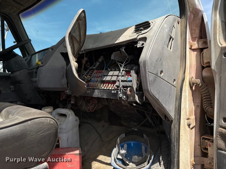 image for item DZ8831 1999 Sterling L-Line ready mix truck