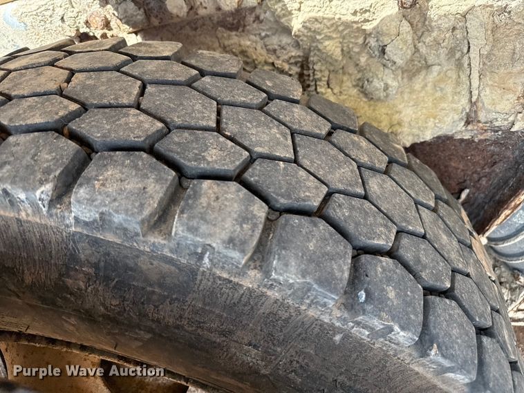 image for item DZ8831 1999 Sterling L-Line ready mix truck