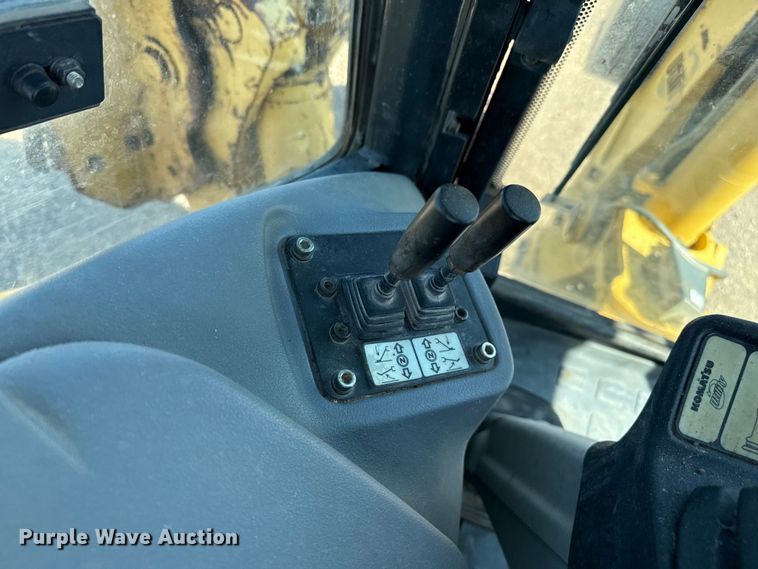 image for item DZ8878 2007 Komatsu WB146 backhoe