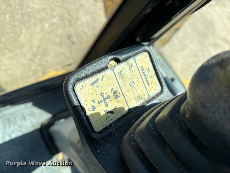 image for item DZ8878 2007 Komatsu WB146 backhoe