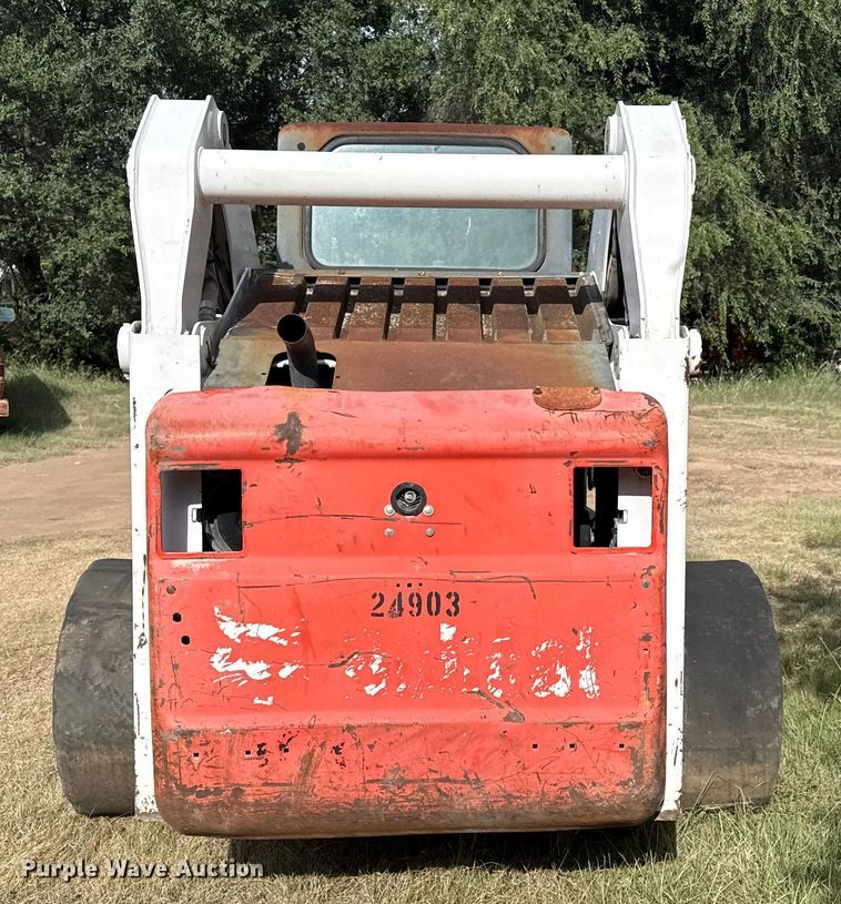 image for item DZ8924 2004 Bobcat S300 skid steer loader