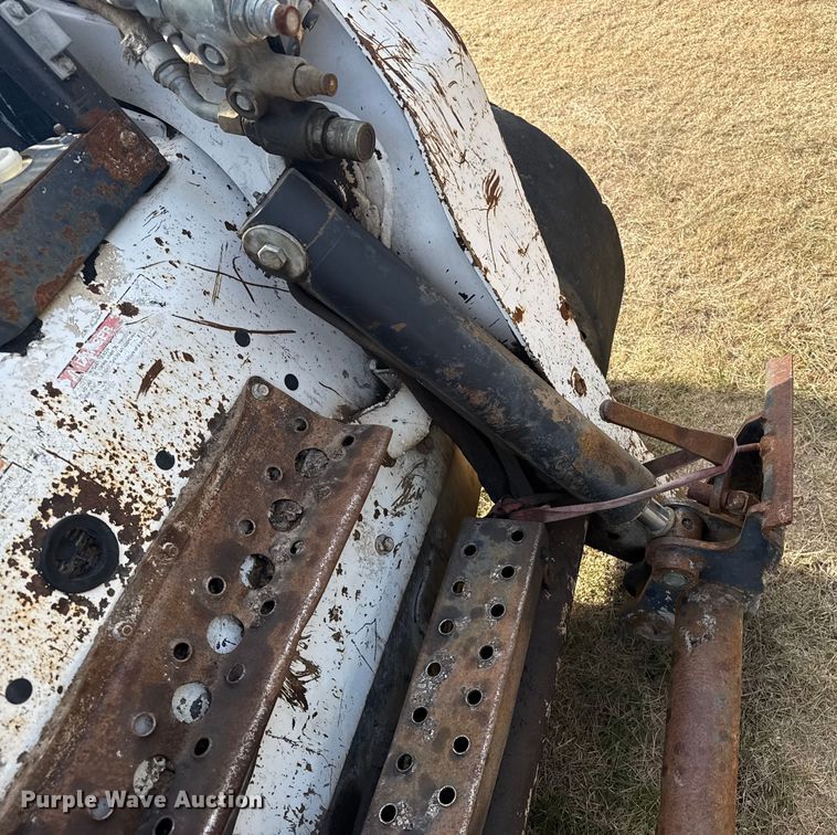 image for item DZ8924 2004 Bobcat S300 skid steer loader