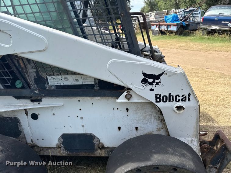 image for item DZ8924 2004 Bobcat S300 skid steer loader