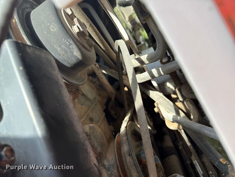 image for item DZ8924 2004 Bobcat S300 skid steer loader