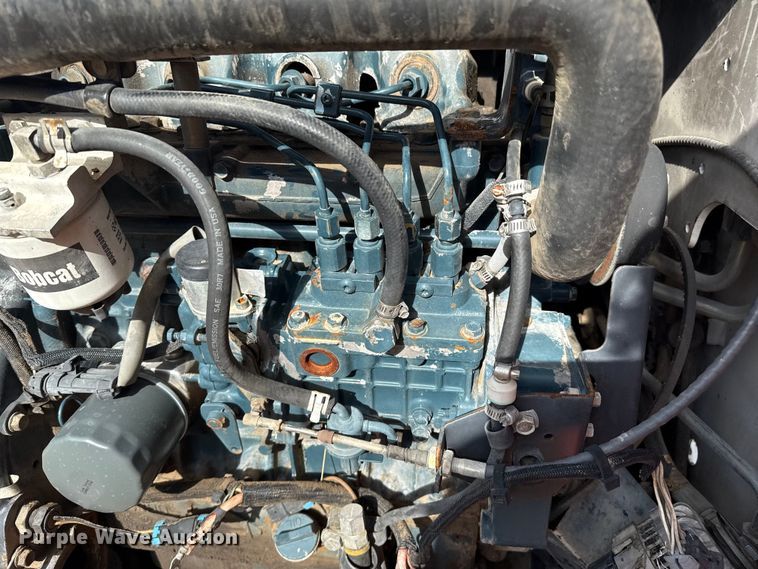 image for item DZ8924 2004 Bobcat S300 skid steer loader