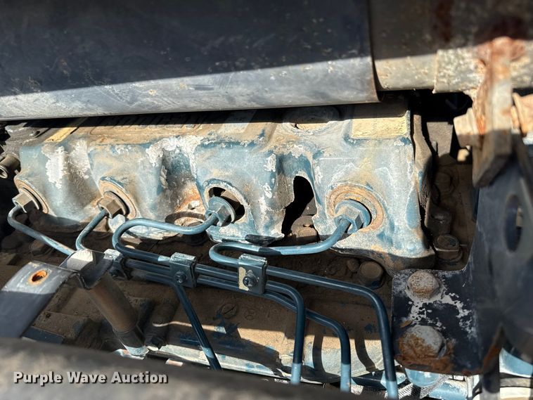 image for item DZ8924 2004 Bobcat S300 skid steer loader