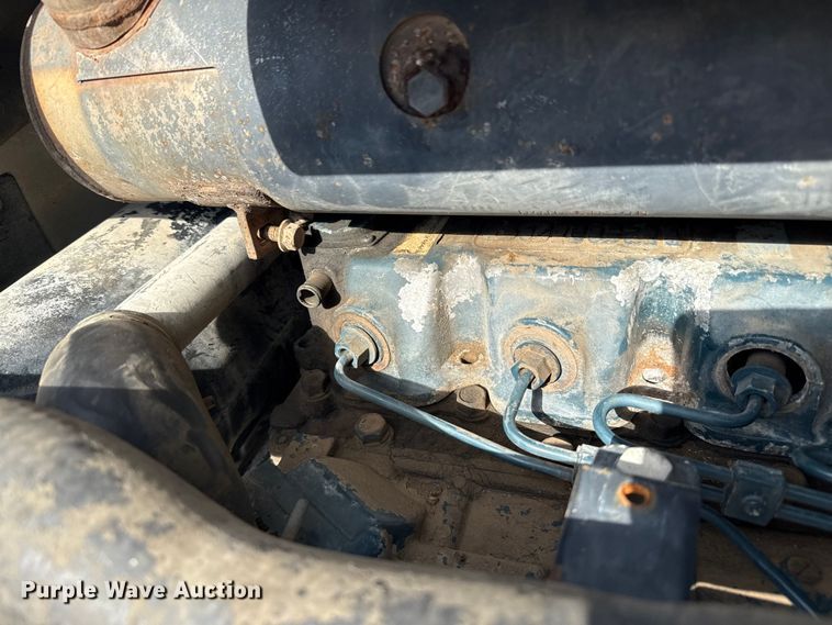 image for item DZ8924 2004 Bobcat S300 skid steer loader