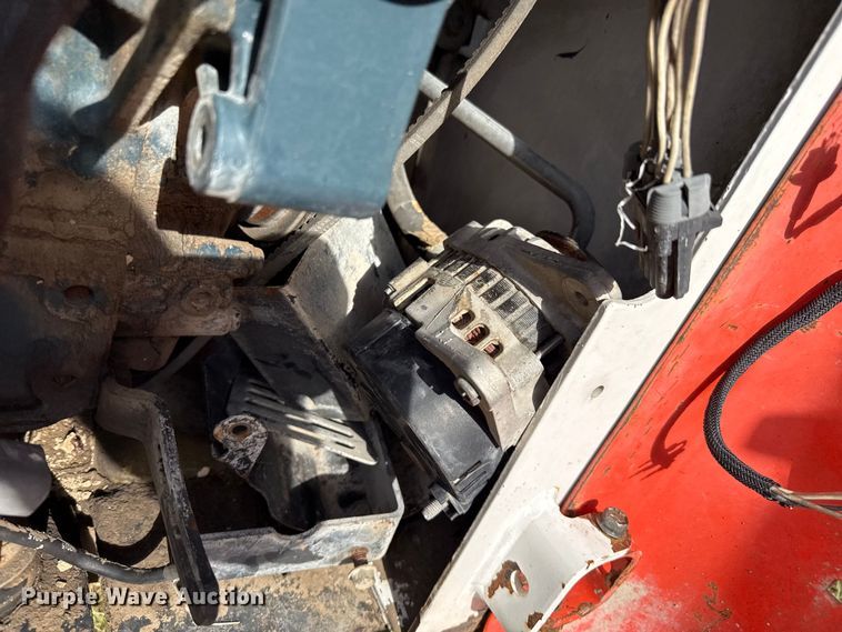 image for item DZ8924 2004 Bobcat S300 skid steer loader